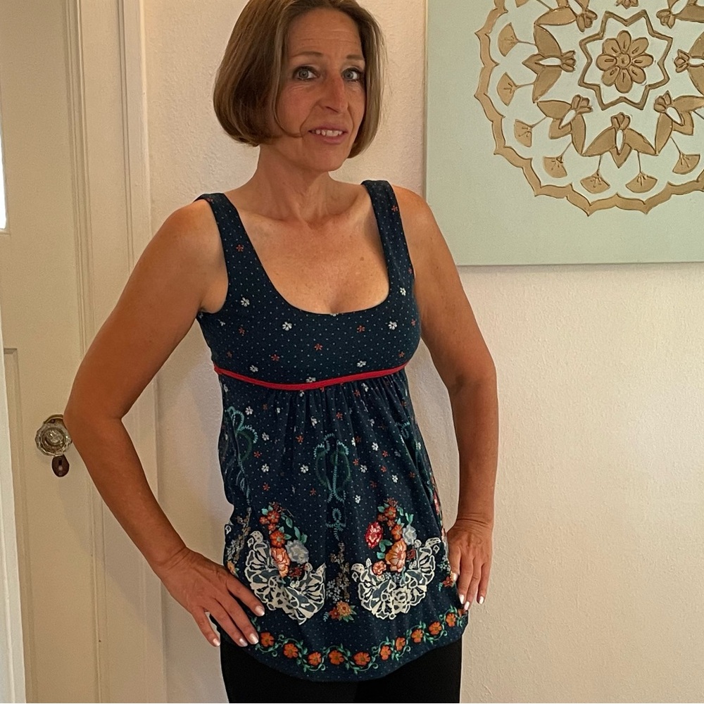 Tank top with tie